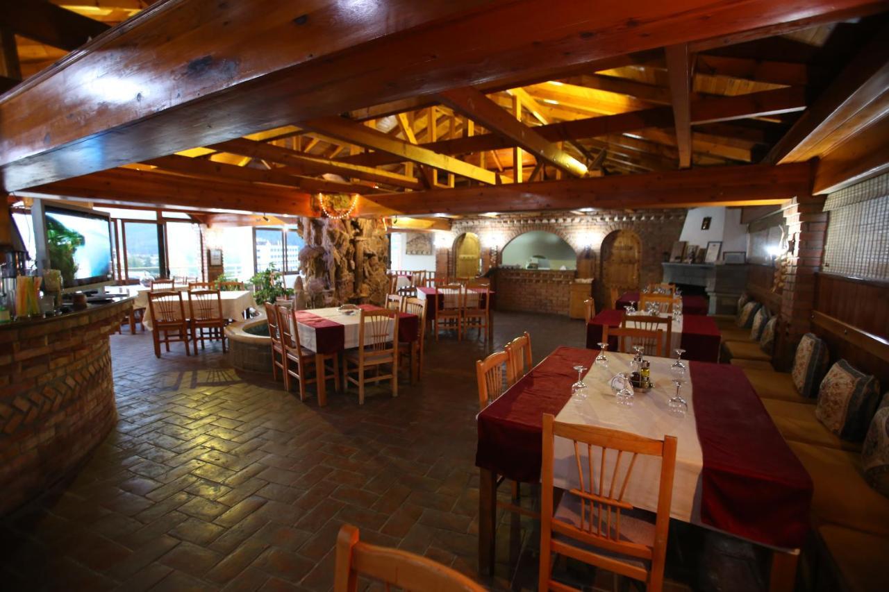 Hotel Pasarela Berat Exterior foto